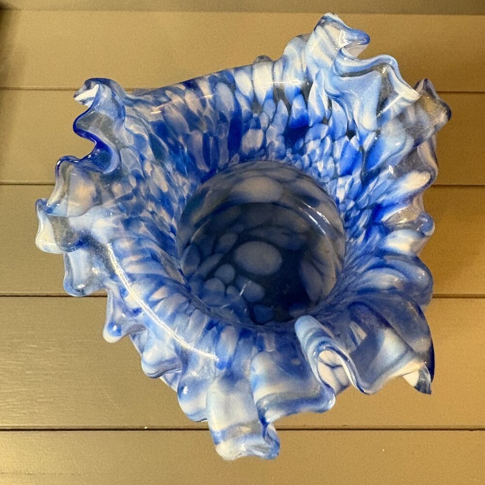 Vintage Art Glass Vase Fenton Style - Picture 5 of 5
